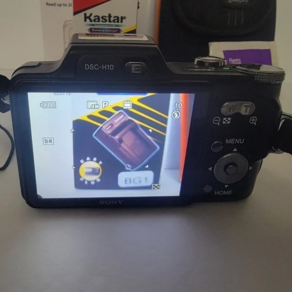 Sony Cyber-shot Digital Camera Black - Picture 9 of 10
